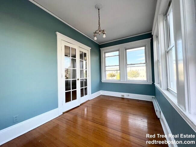 Building Photo - 10 Perkins St