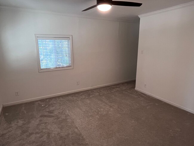 Building Photo - BEAUTIFUL UPDATED HOME IN EAST SAC!!