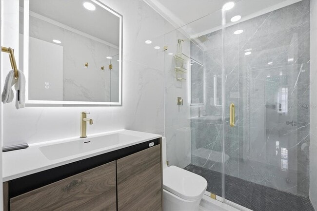 Building Photo - 2521 W Minnehaha St