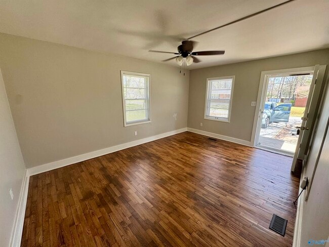 Building Photo - 518 Lawson St