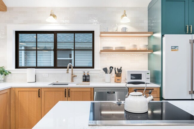 Building Photo - 2453 4th Ave W