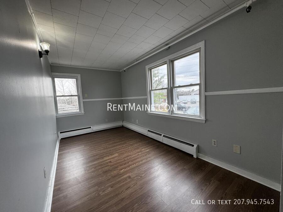 Building Photo - 513 Main St