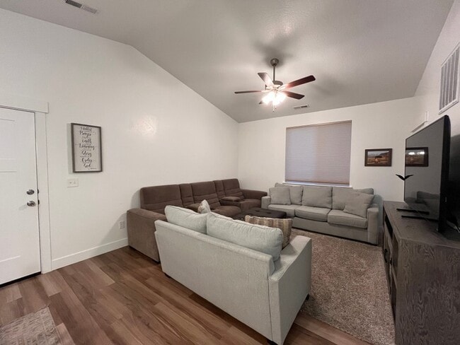 Building Photo - 791 N 380 W