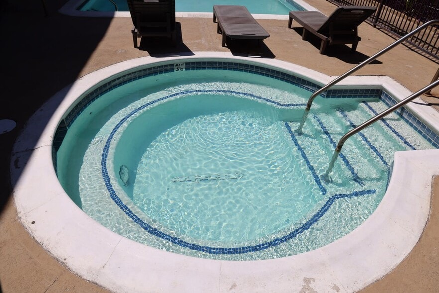 Building Photo - 5403 Newcastle Ave