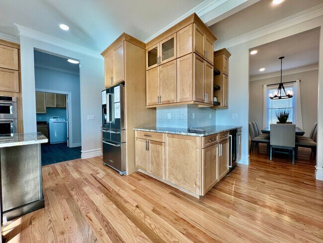 Building Photo - Luxury Home Incredible master suite Liberty Twp OH