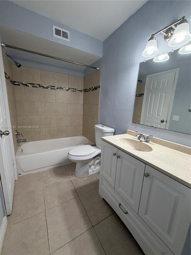 Building Photo - 1306O0 Vista Isles Dr