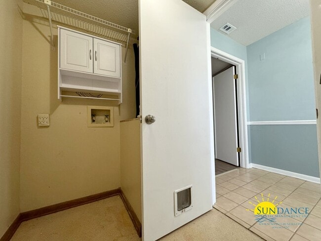 Building Photo - Centrally Located 3 Bedroom Home in Fort W...