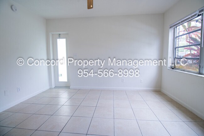 Building Photo - Efficiency Apartment with Pool and Laundry...