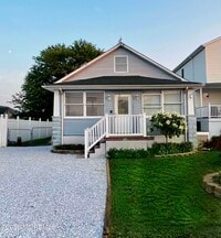 Building Photo - 546 E Bayview Ave