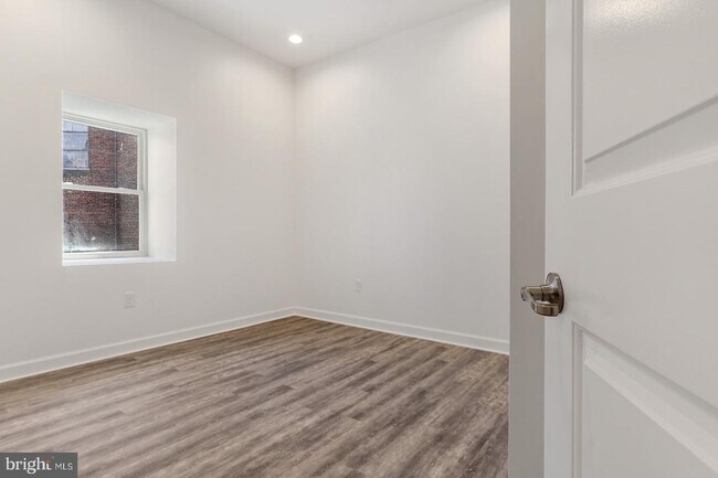 Building Photo - 980 N Marshall St