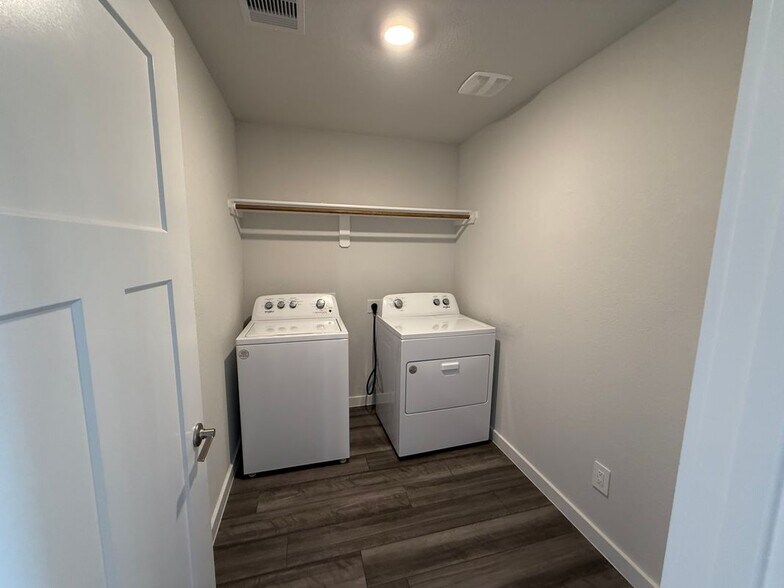 Building Photo - 1218 Amistad Lp