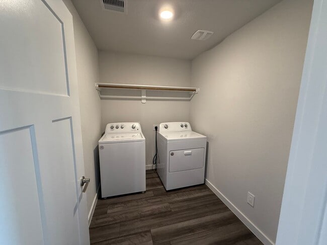 Building Photo - 1218 Amistad Lp