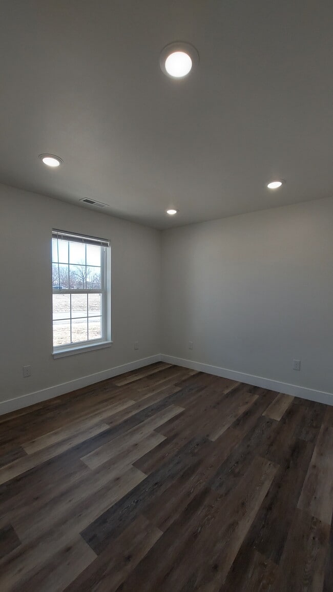 Building Photo - 1723 Talon St