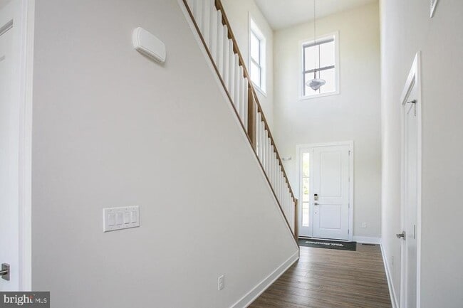 Building Photo - 665 Levering St