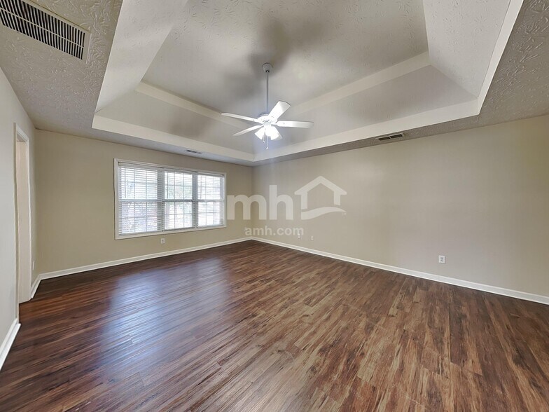 Building Photo - 682 Simon Park Cir