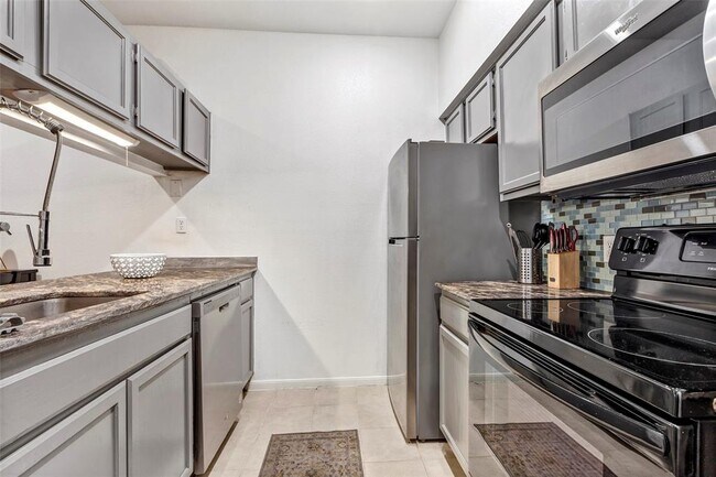 Building Photo - 2121 El Paseo St