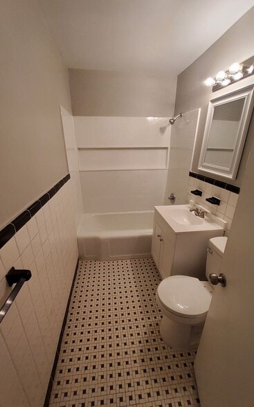 Building Photo - 1336 Oak Ridge Dr