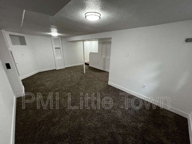 Building Photo - 1965 Cathay St