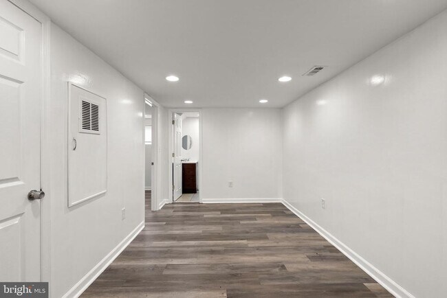 Building Photo - 141 Uhland Terrace NE