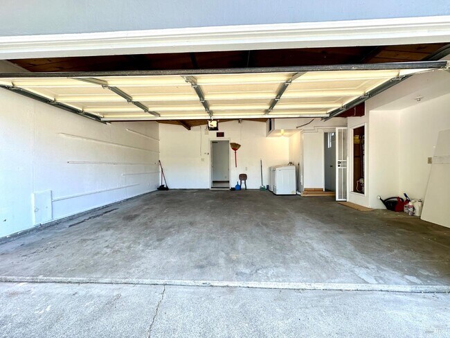 Building Photo - 1111 Marionola Way