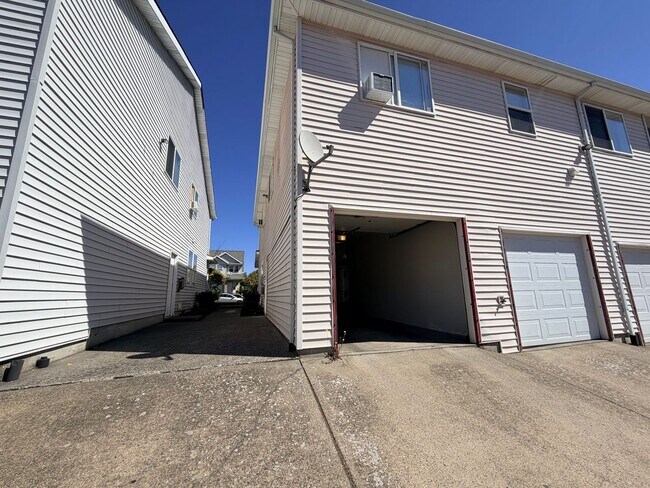 Building Photo - 8532 NE Knott St