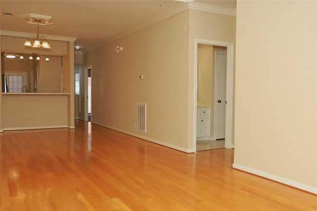 Building Photo - 107 Manor Pl