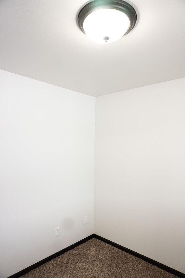 Building Photo - 3 Bed 3 Bath Twin Home