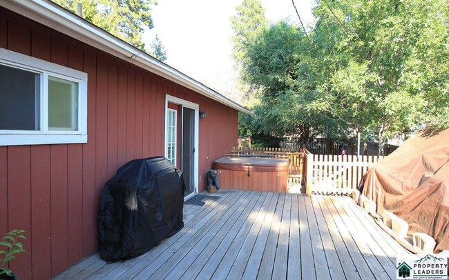 Building Photo - Charming 3-Bedroom Home Across from Orchard Park
