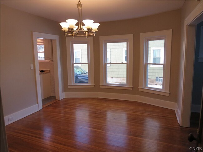 Building Photo - 126 Shotwell Park