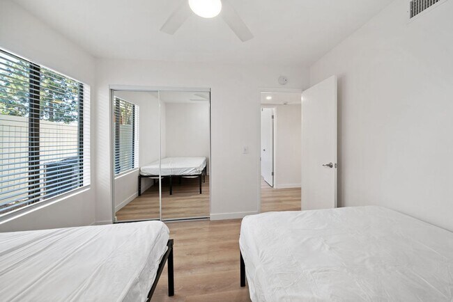 Building Photo - Fully remodeled luxury 3 bedroom 2 bathroom home with 2 car garage