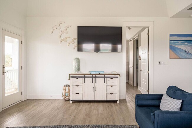 Building Photo - 939 Palm Ridge Dr