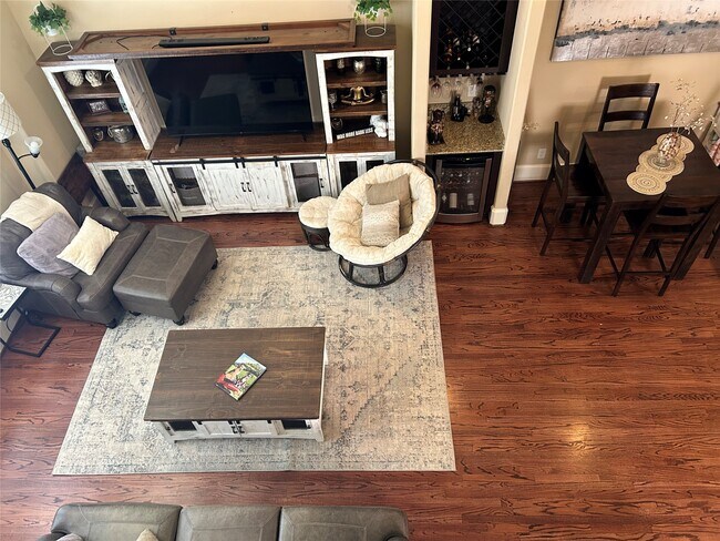 Building Photo - 1049 W 22nd St