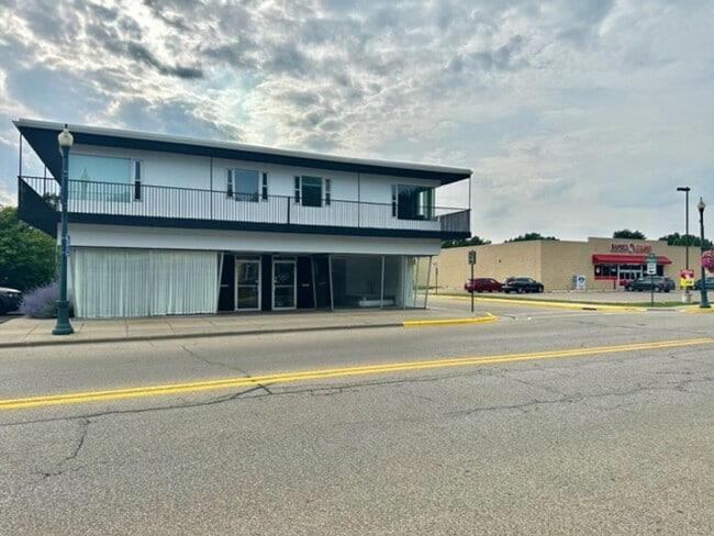 Building Photo - 503 S Main St