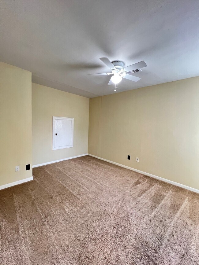 Building Photo - 10123 Early Spring Dr