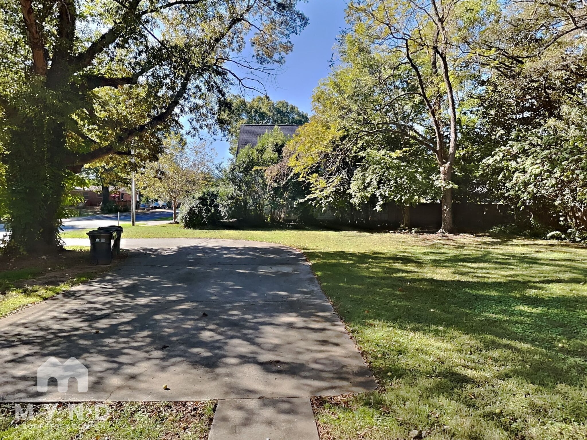 Building Photo - 2632 Shamrock Dr