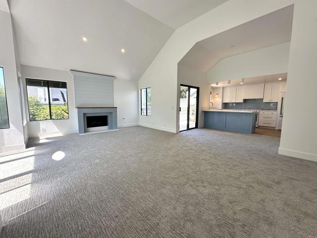 Building Photo - 542 Via De La Valle