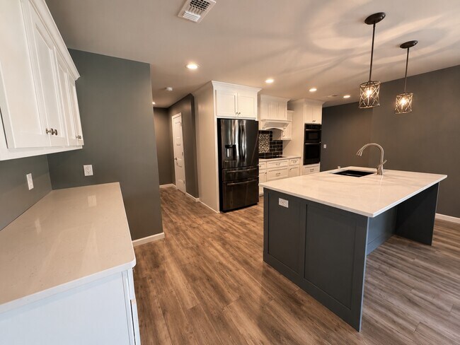Building Photo - 40049 Back Nine Dr