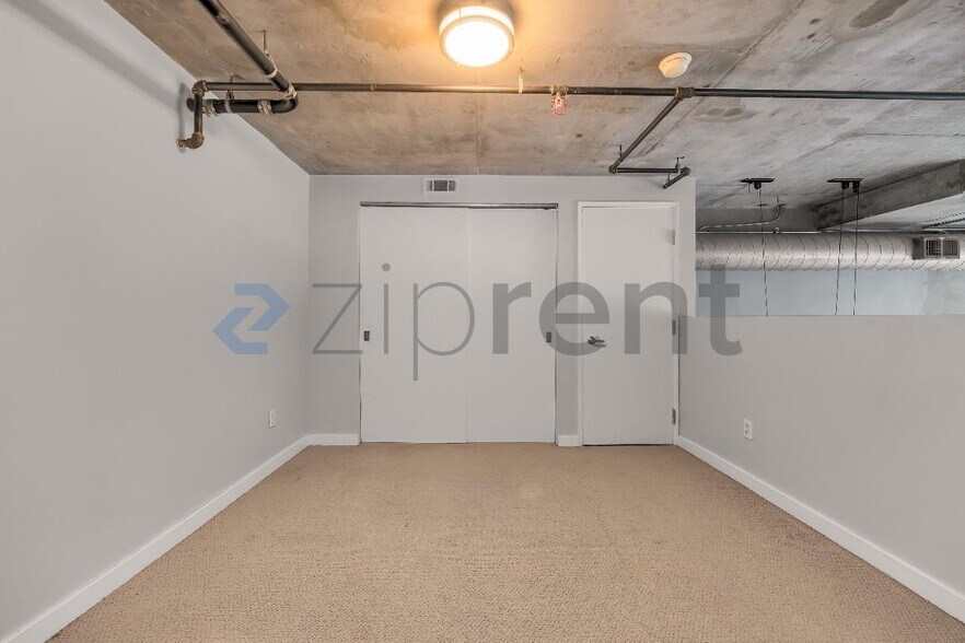 Building Photo - Unit 110