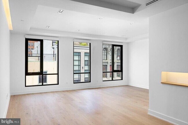 Building Photo - 724 Chestnut St