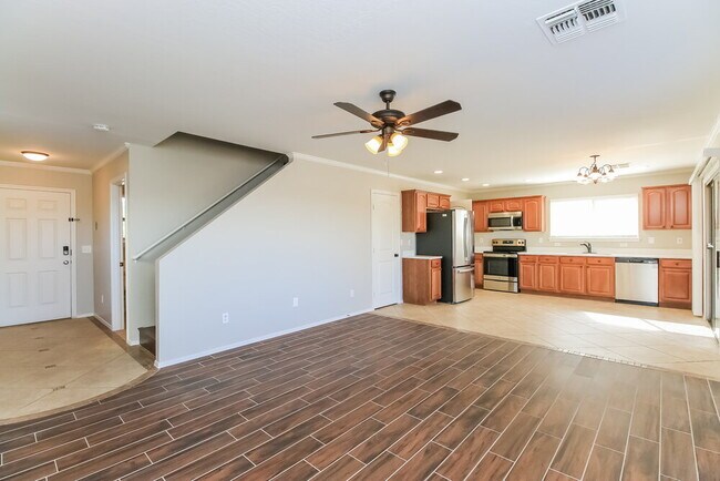 Building Photo - 2634 S Southwind Dr