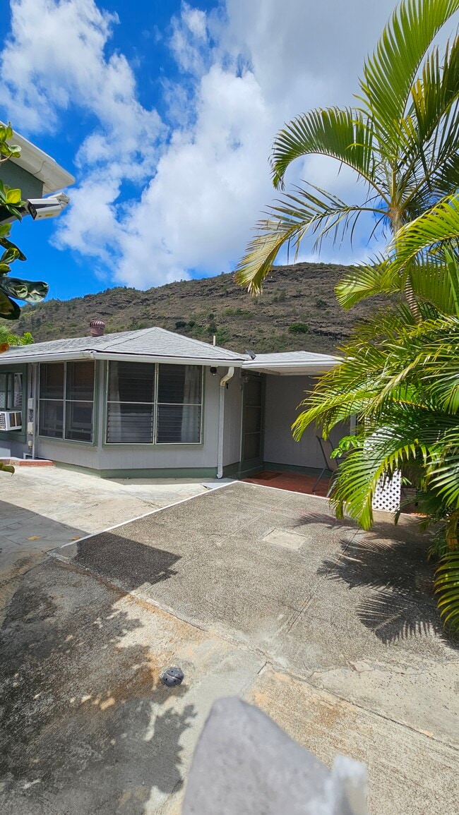 Building Photo - 441 Kuliouou Rd