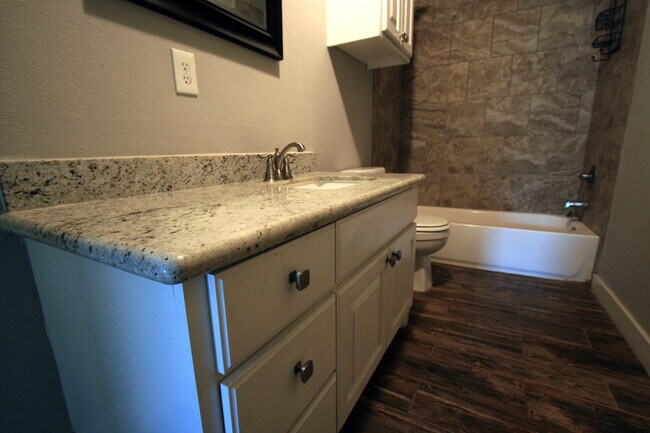 Building Photo - Awesome Home w/ 1/1 Studio Flex Space Just Half Block from Thomas Park!