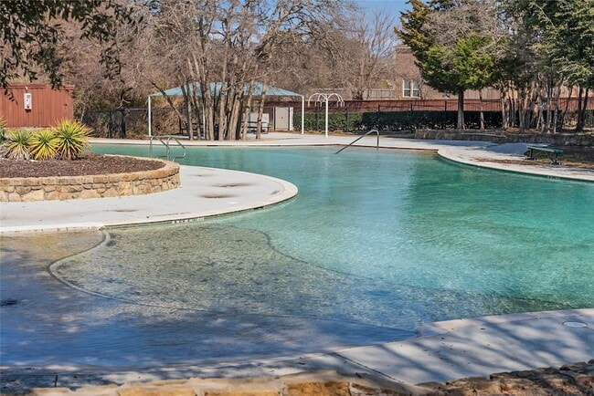 Building Photo - 1924 Willow Crk Rd