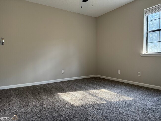 Building Photo - 731 Moon Bridge Rd