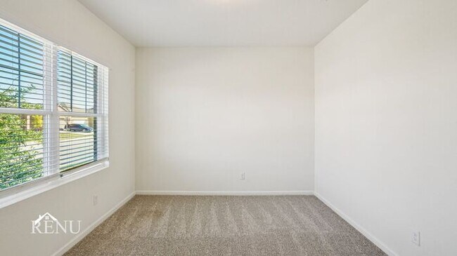 Building Photo - 758 Oakhurst Dr