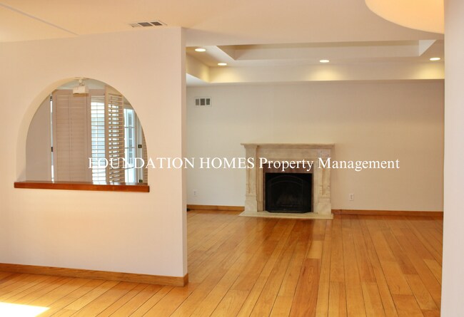 Building Photo - 33 College Ct
