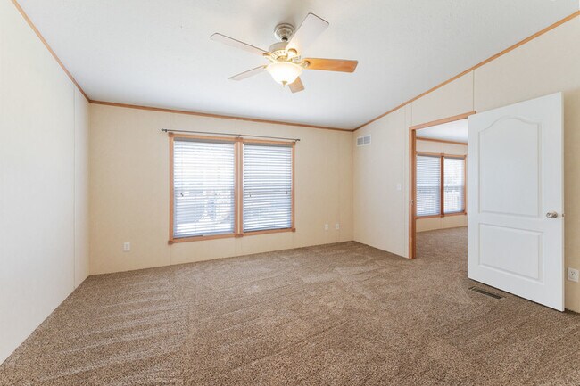 Building Photo - 202 Wild Flower Dr