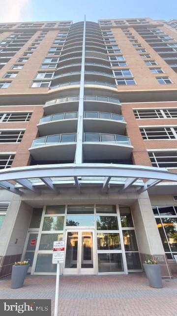 Building Photo - 5750 Bou Ave