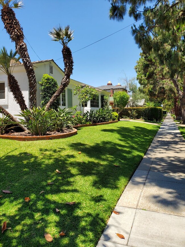 Building Photo - Coronado Single Level Home On Corner Lot