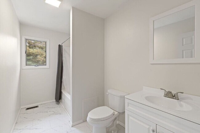 Building Photo - 4 Dewberry Way